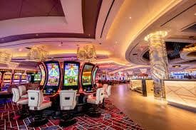 Tata letak meja French Roulette dengan dealer langsung di betting tips